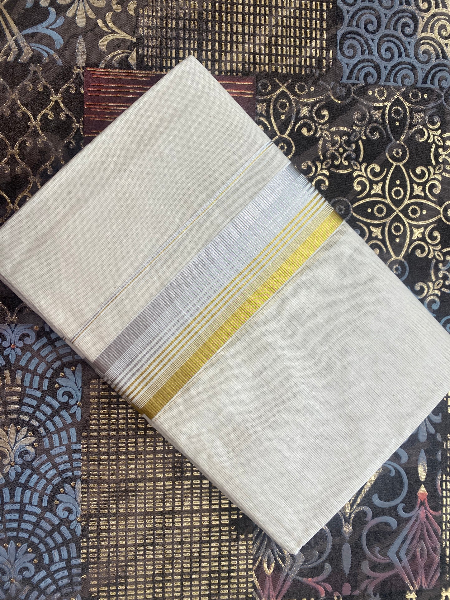 HandLoom Mund Golden And Silver Zari Border