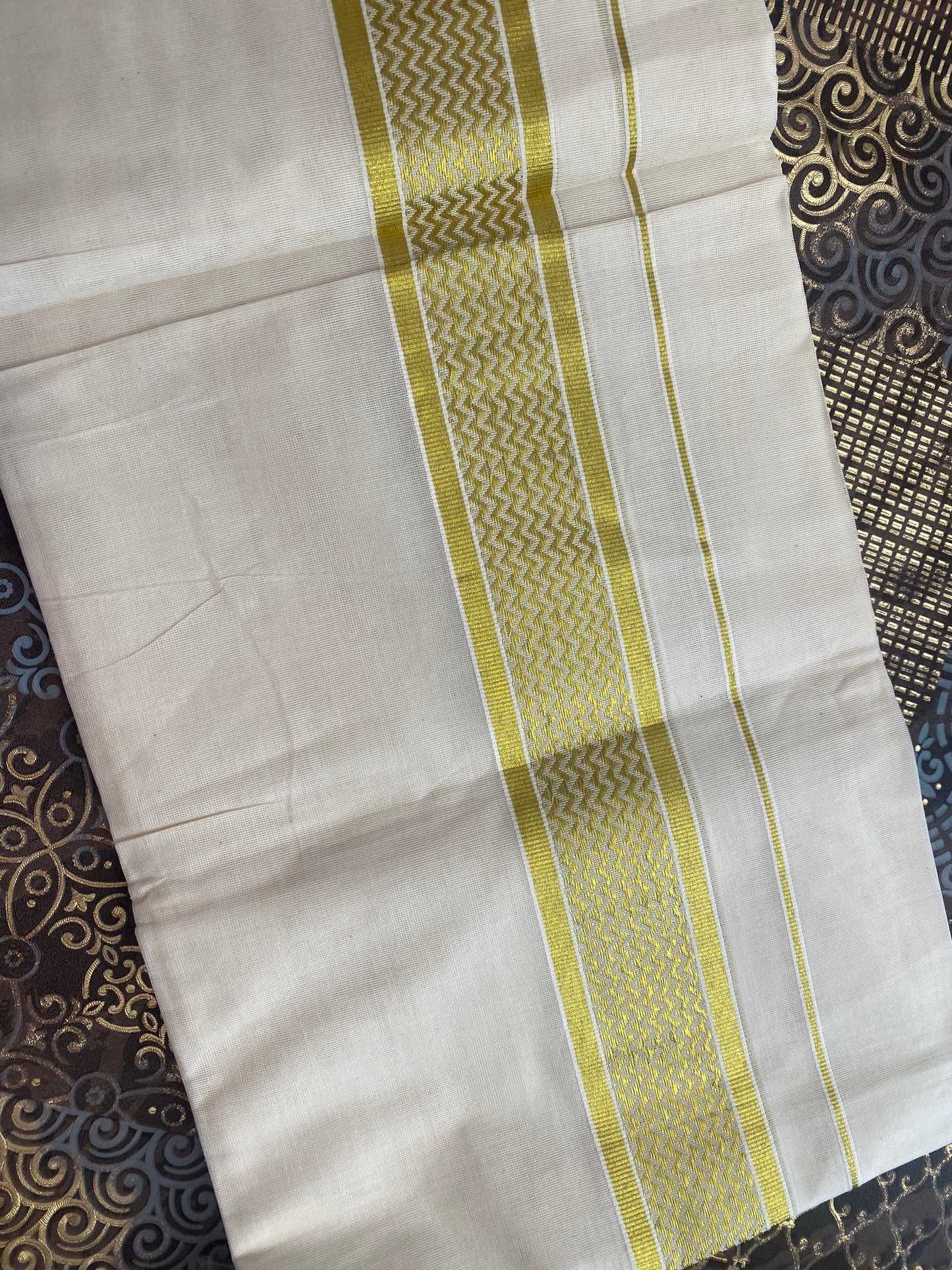 Handloom Mund With Golden Zari Border