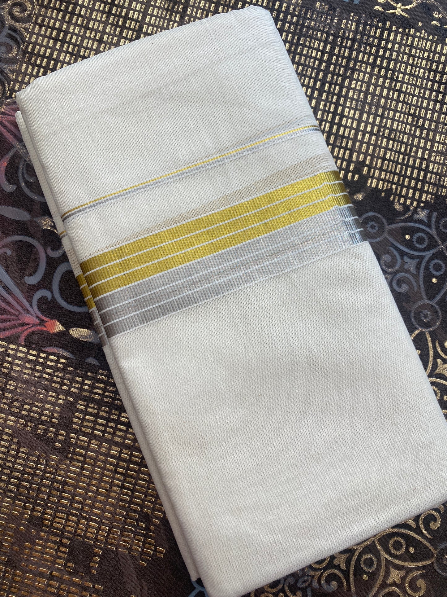 Handloom Mund With Golden & Silver Zari Border