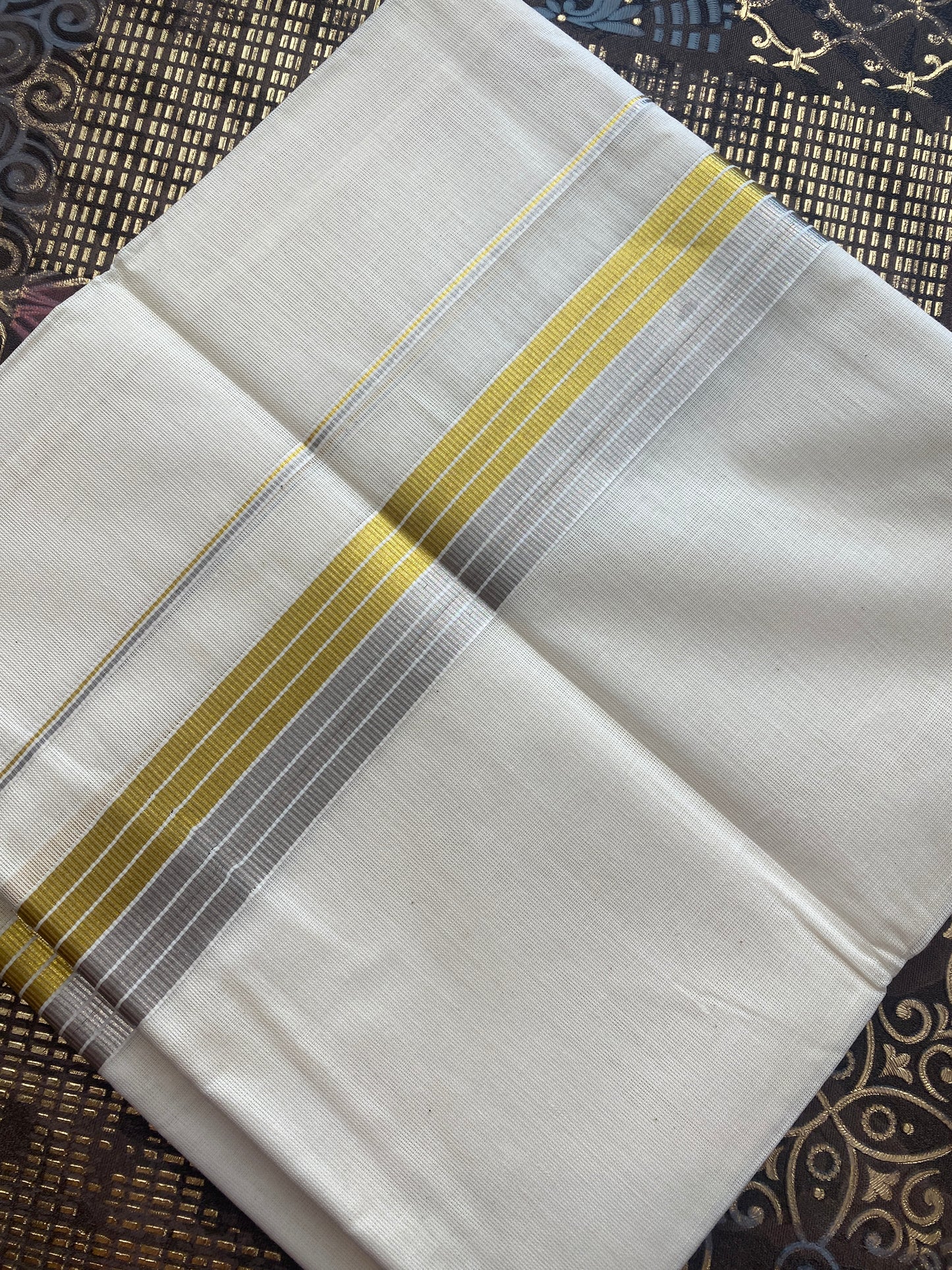 Handloom Mund With Golden & Silver Zari Border
