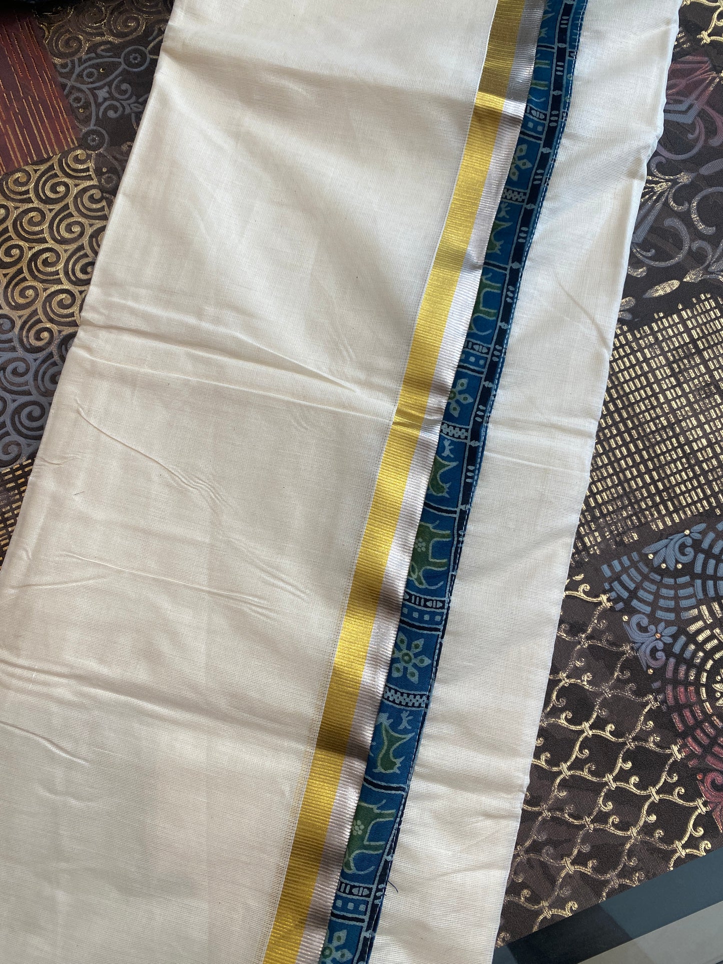 Handloom Mund With Mashru Silk Patch Border