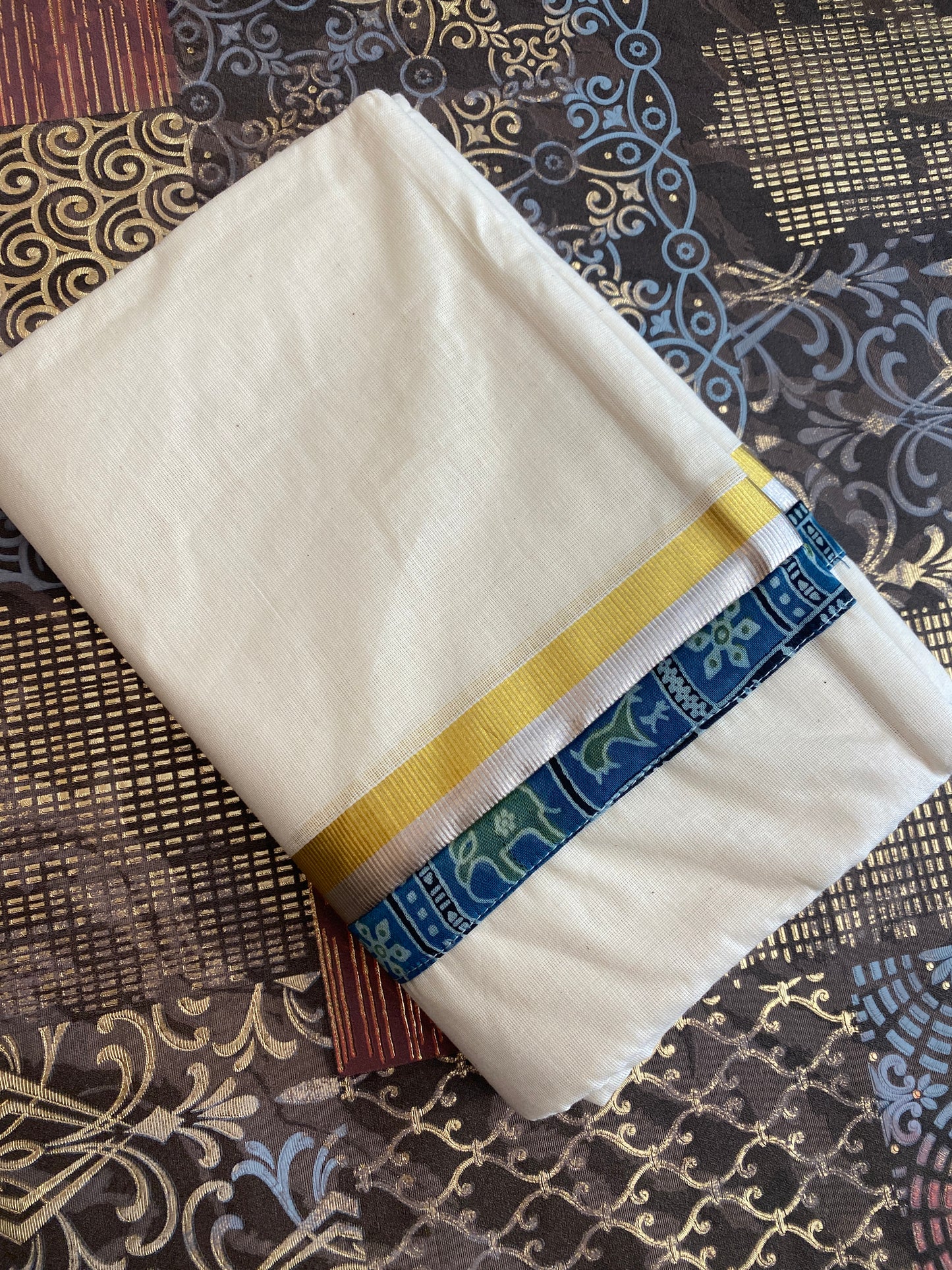 Handloom Mund With Mashru Silk Patch Border