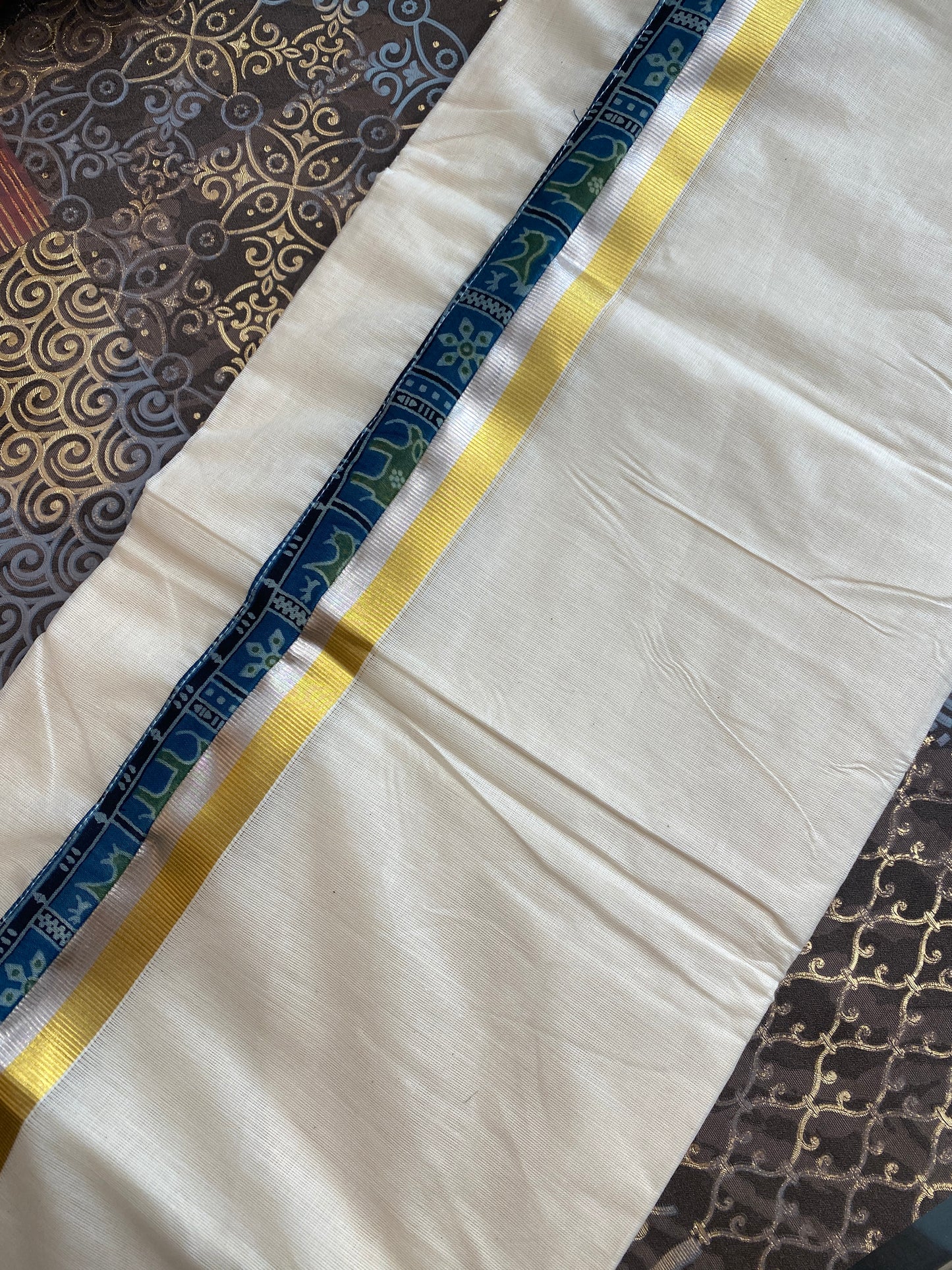 Handloom Mund With Mashru Silk Patch Border