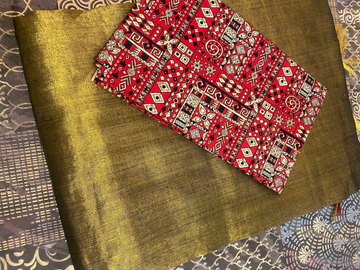 Soft Tissue Saree With Blouse