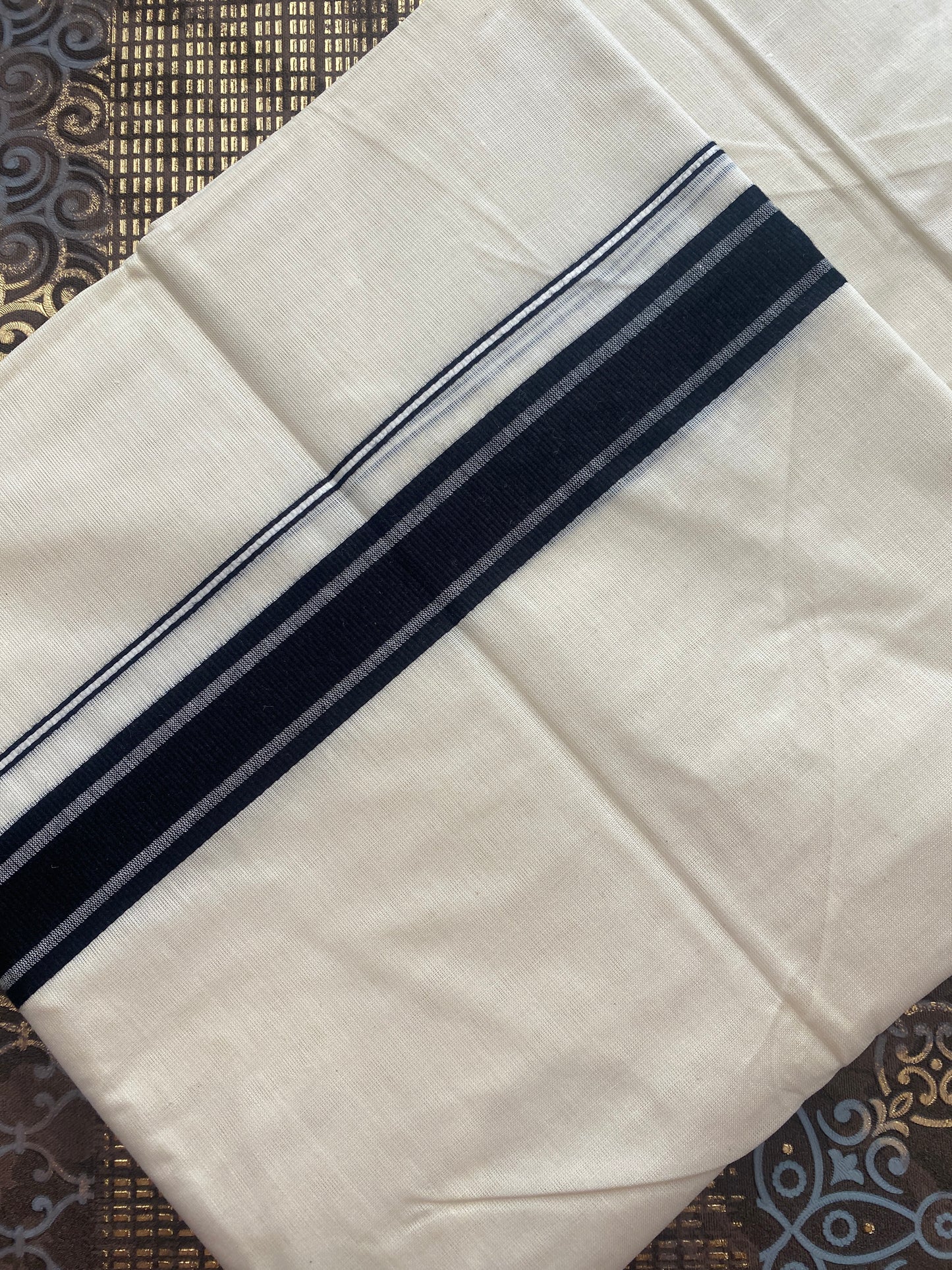 HandLoom Double Mund ( Black & white Border )