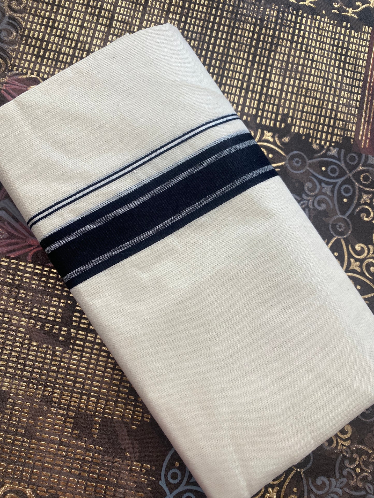HandLoom Double Mund ( Black & white Border )