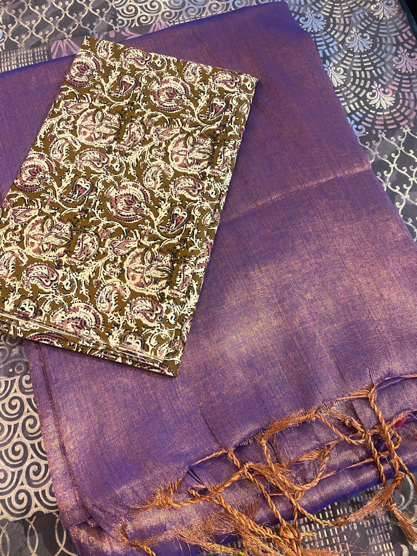 Soft Tissue Saree With Blouse