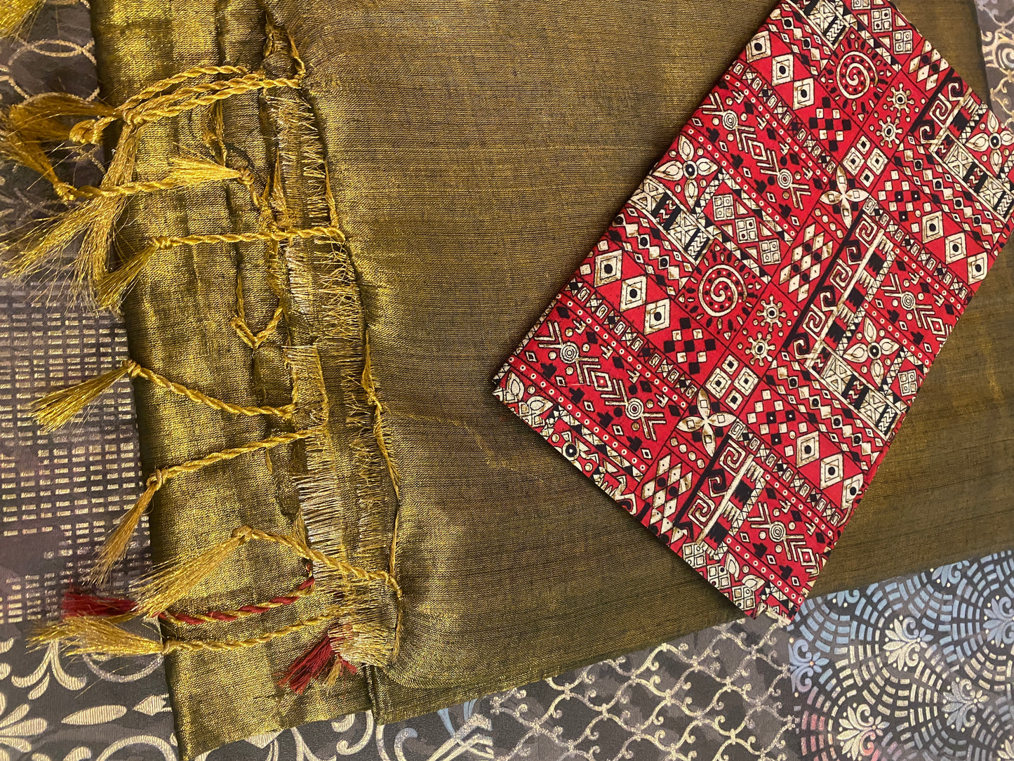 Soft Tissue Saree With Blouse