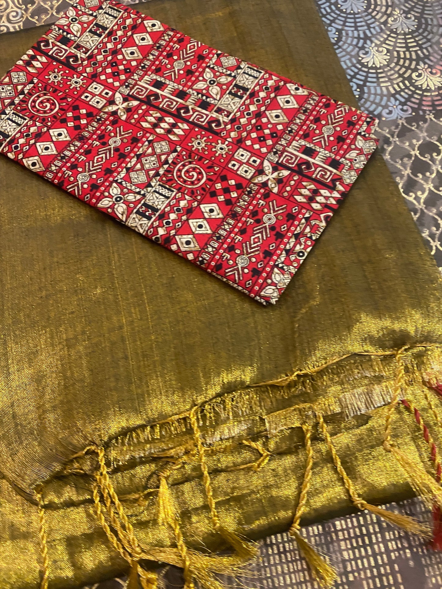 Soft Tissue Saree With Blouse