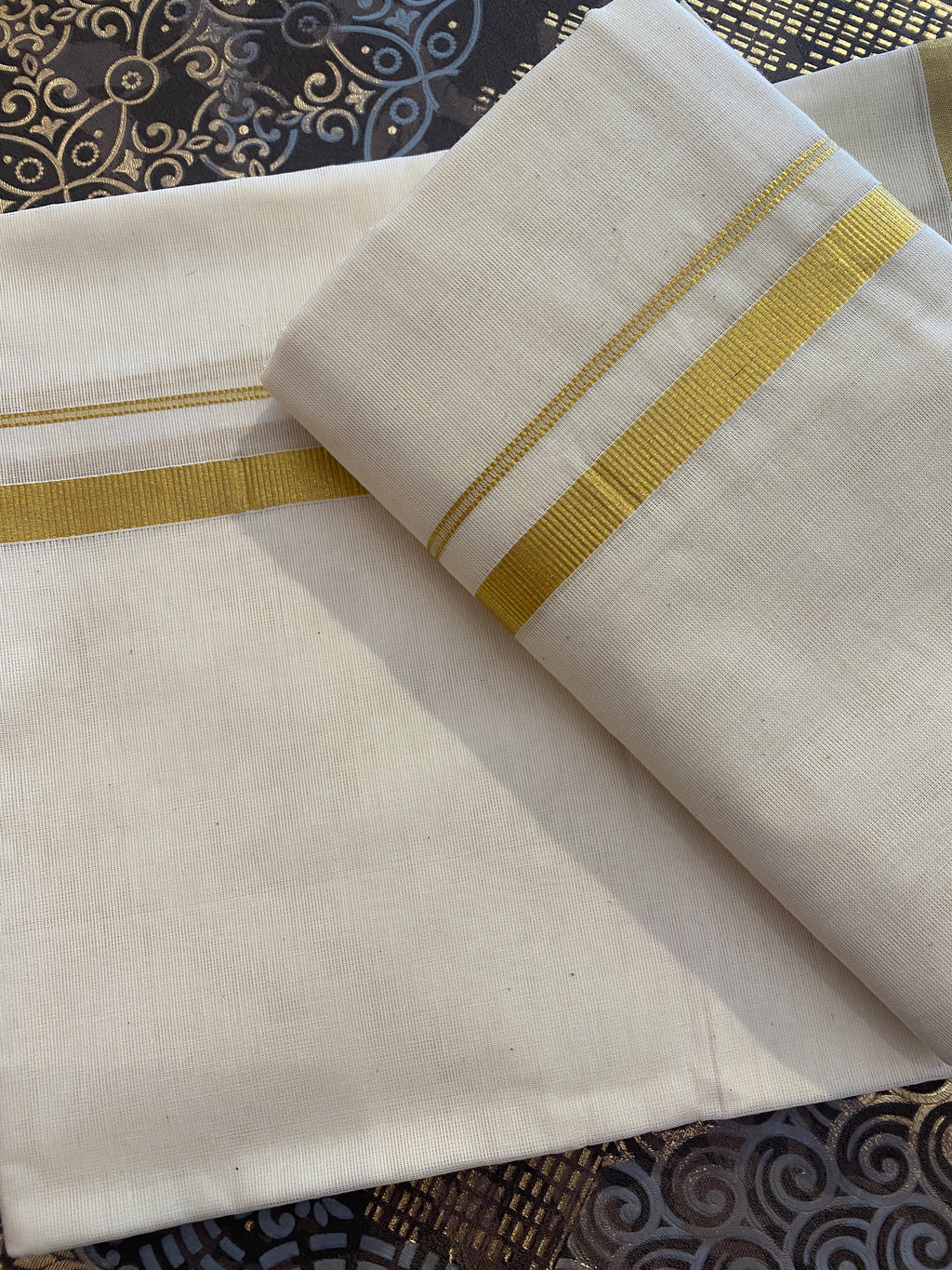 Golden Kasavu Set Mundu with Coloured Kara (2.8 Mtrs)