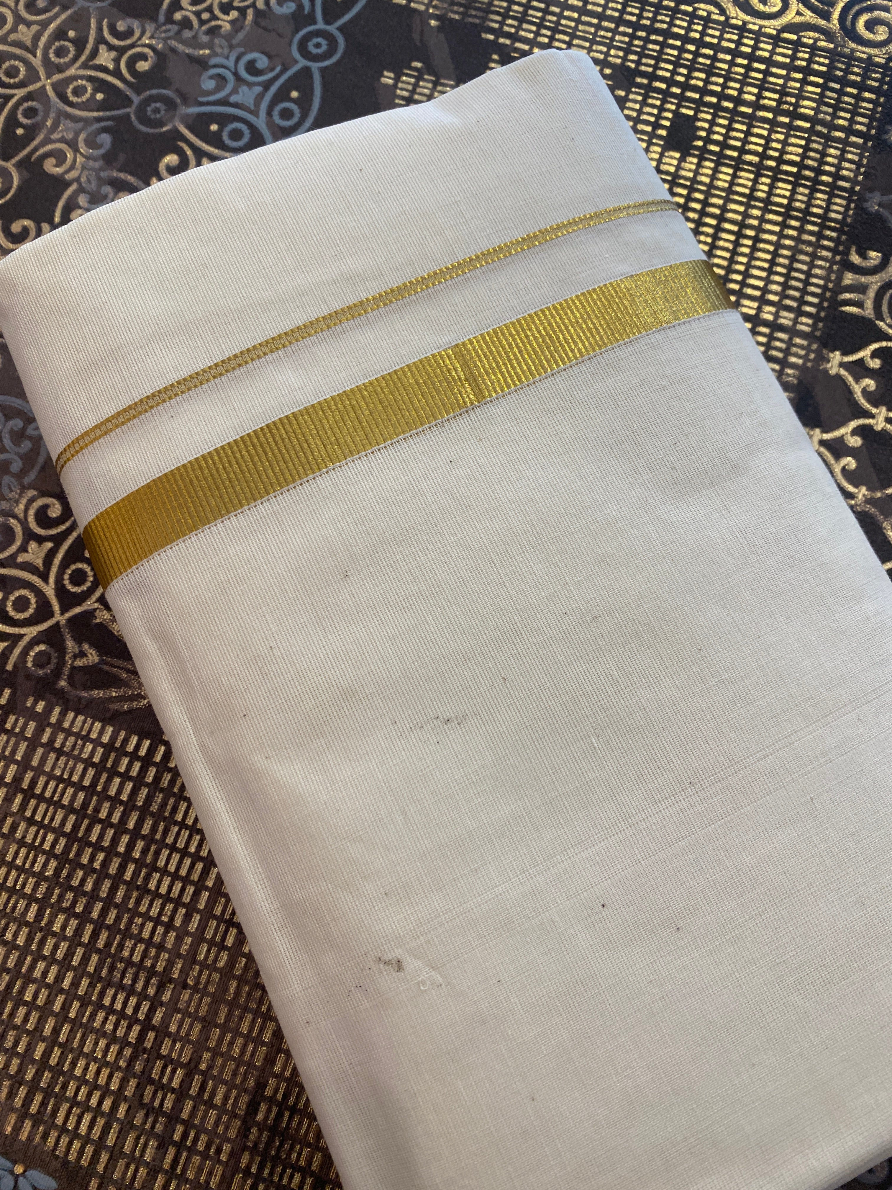 Golden Kasavu Set Mundu with Coloured Kara (2.8 Mtrs)