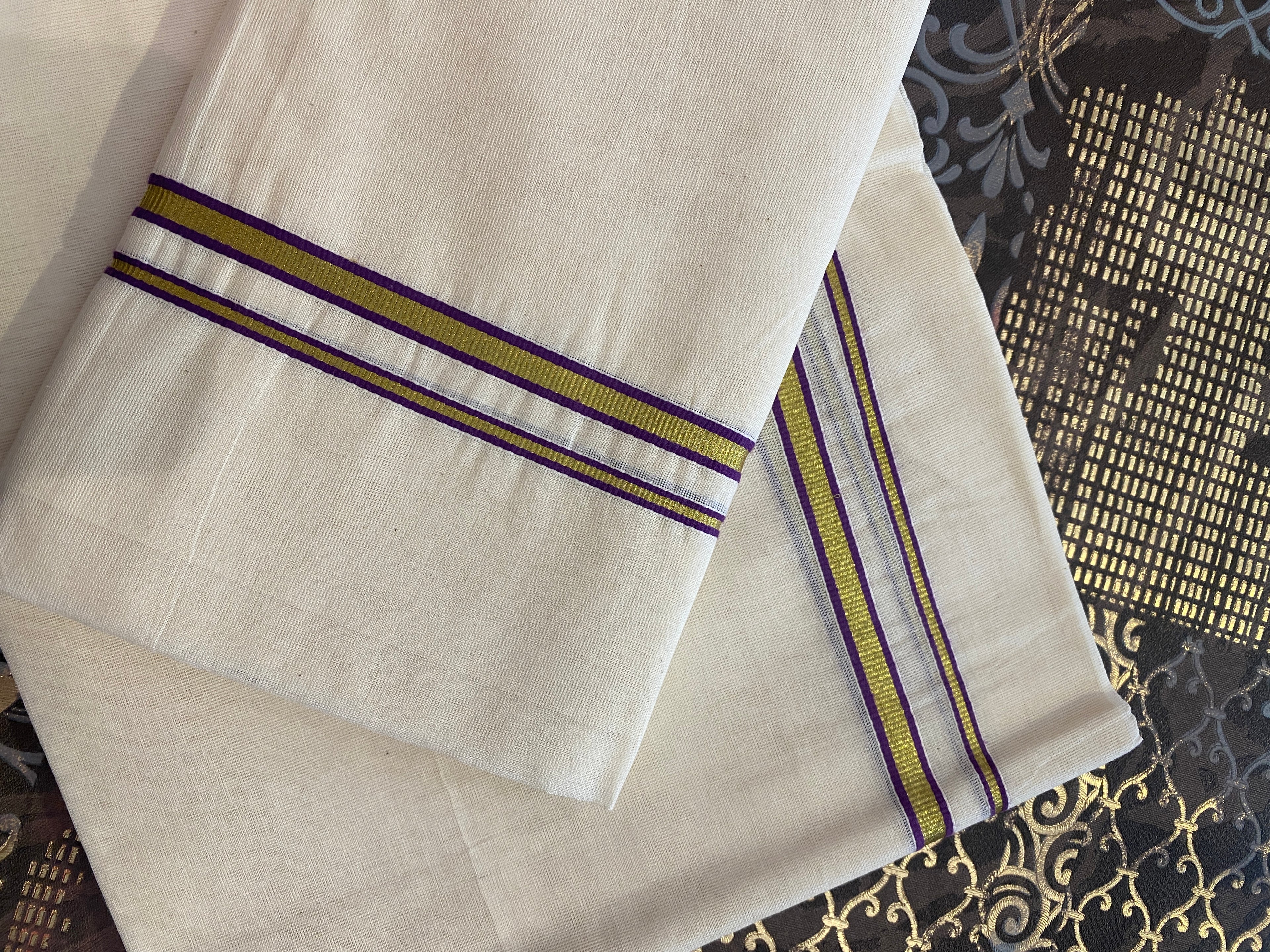 Kasavu Set Mund with Golden Zari & Coloured Kara (2.8 Mtrs)