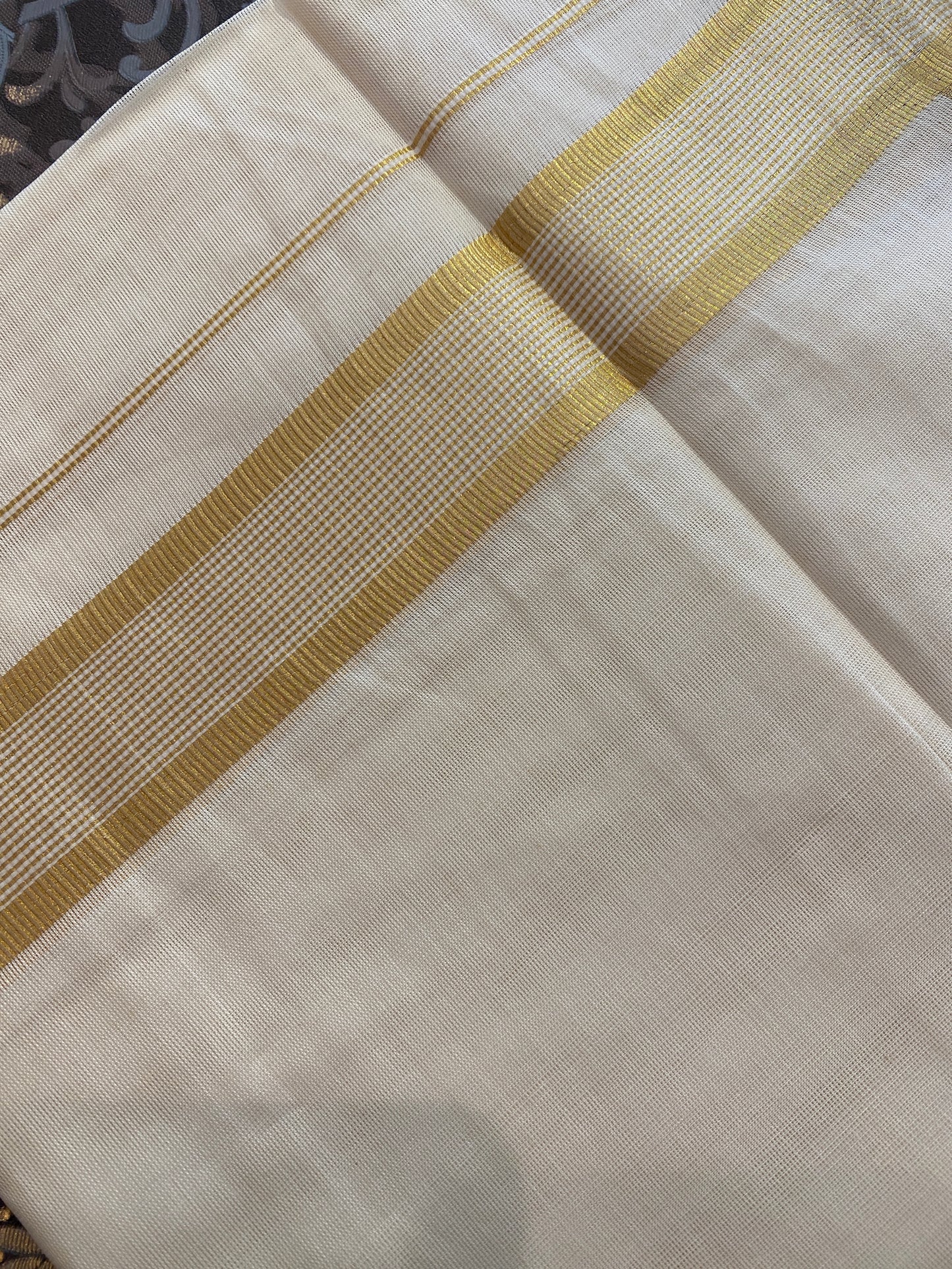 Hiranya H002 – Golden Kasavu Dhoti