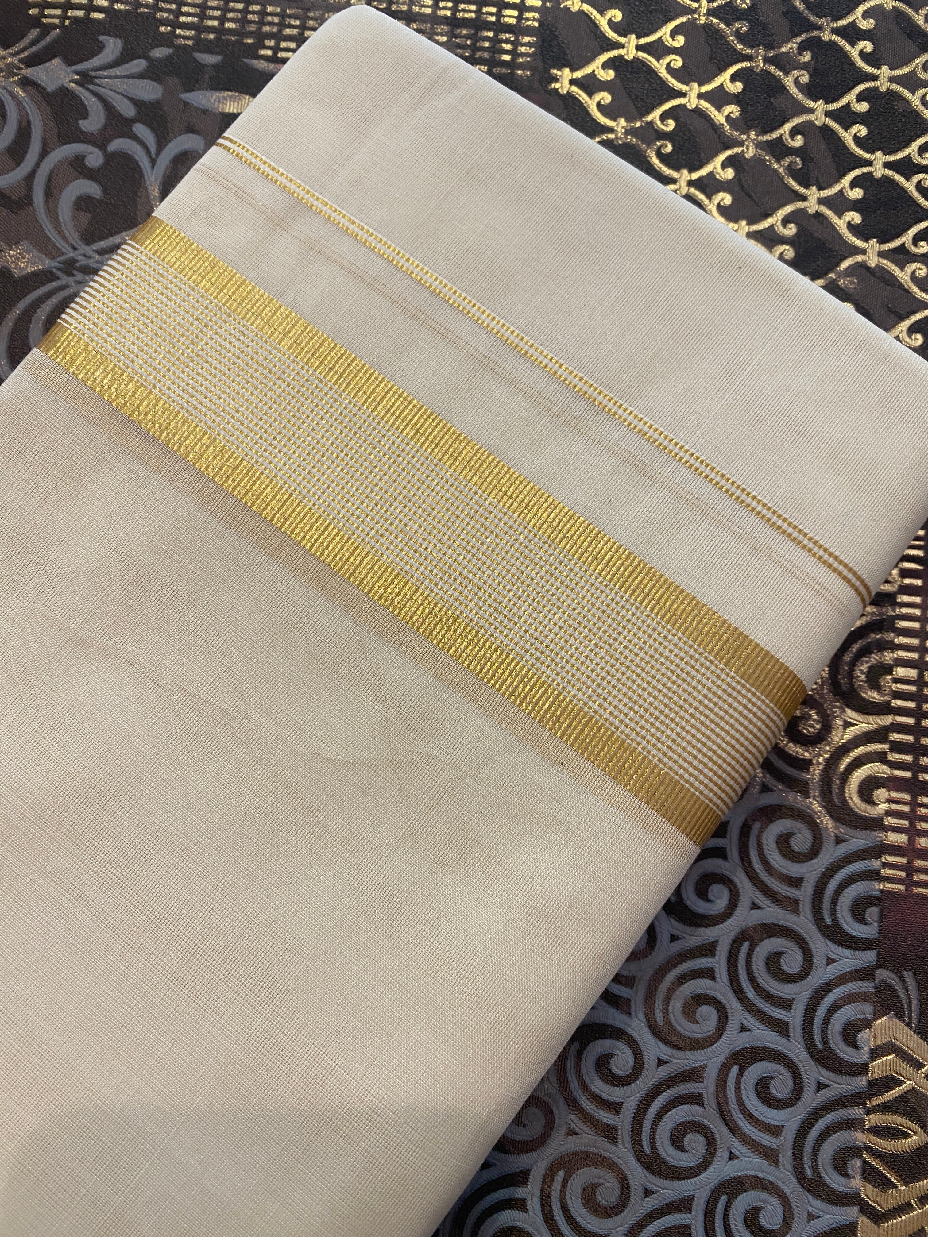 Hiranya H002 – Golden Kasavu Dhoti