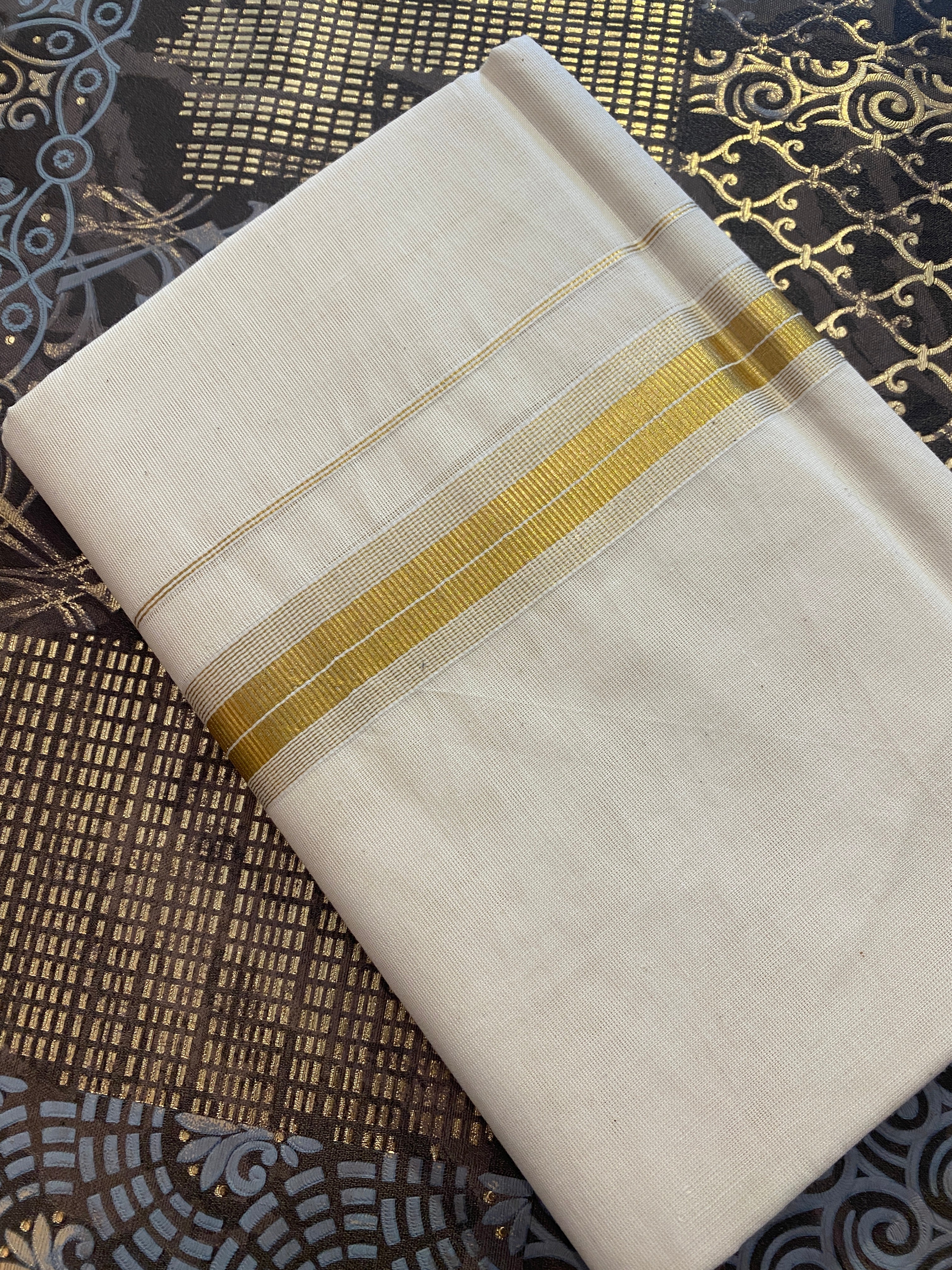 Hiranya H004 – Golden Kasavu Dhoti